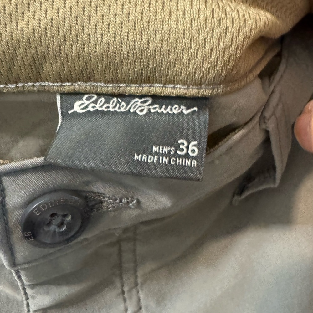 Eddie Bauer Men's Cargo Shorts - Picture 4 of 4